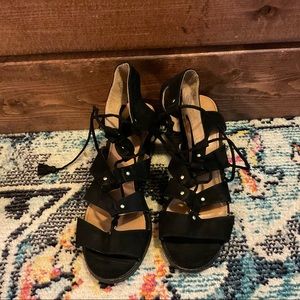 Tie Up black wedge